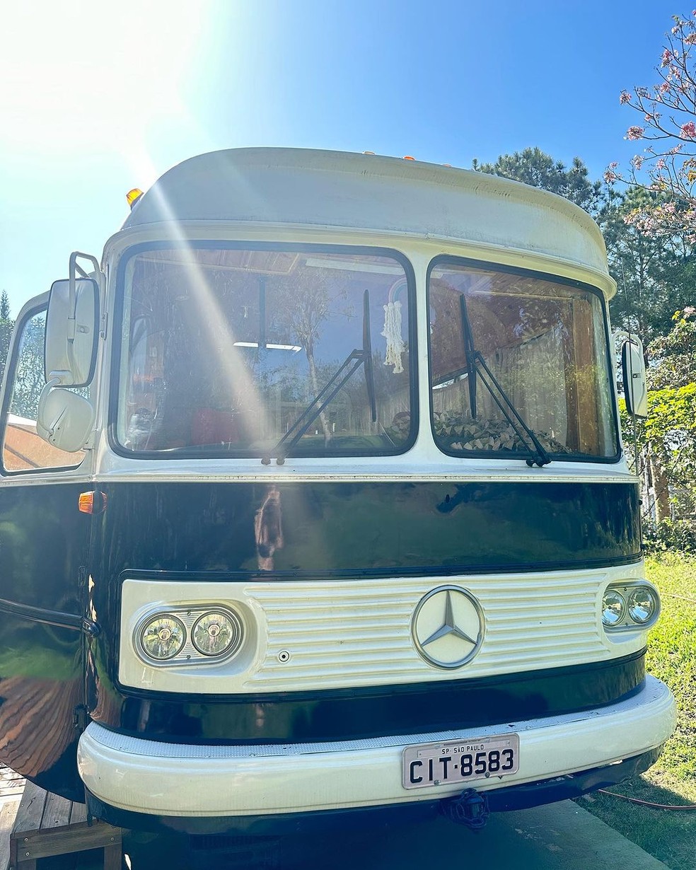 O motorhome é um Ônibus Mercedes 1974 — Foto: Instagram / Reprodução