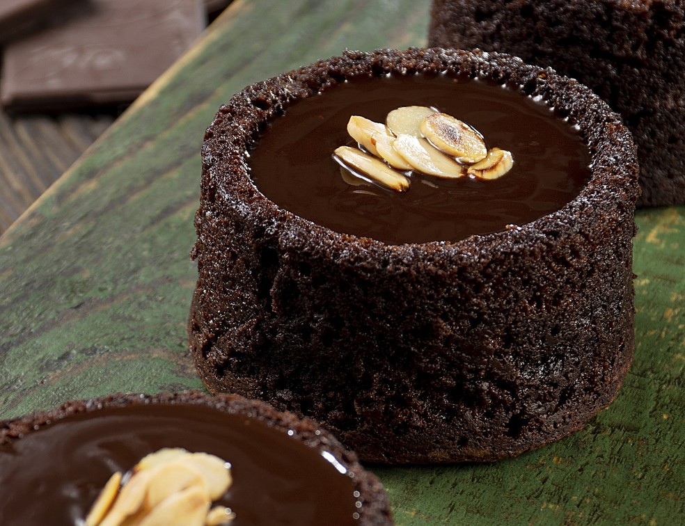 Receita de brownie de chocolate belga com ganache é fácil de fazer — Foto: Gabriel Ávilla / Divulgação