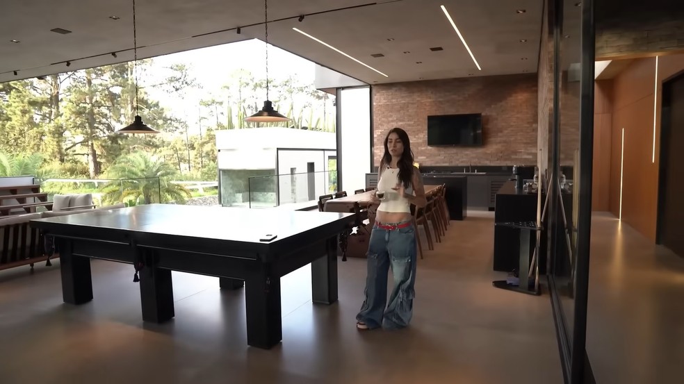 Bianca Andrade mostra área externa da sua mansão — Foto: Reprodução/Youtube