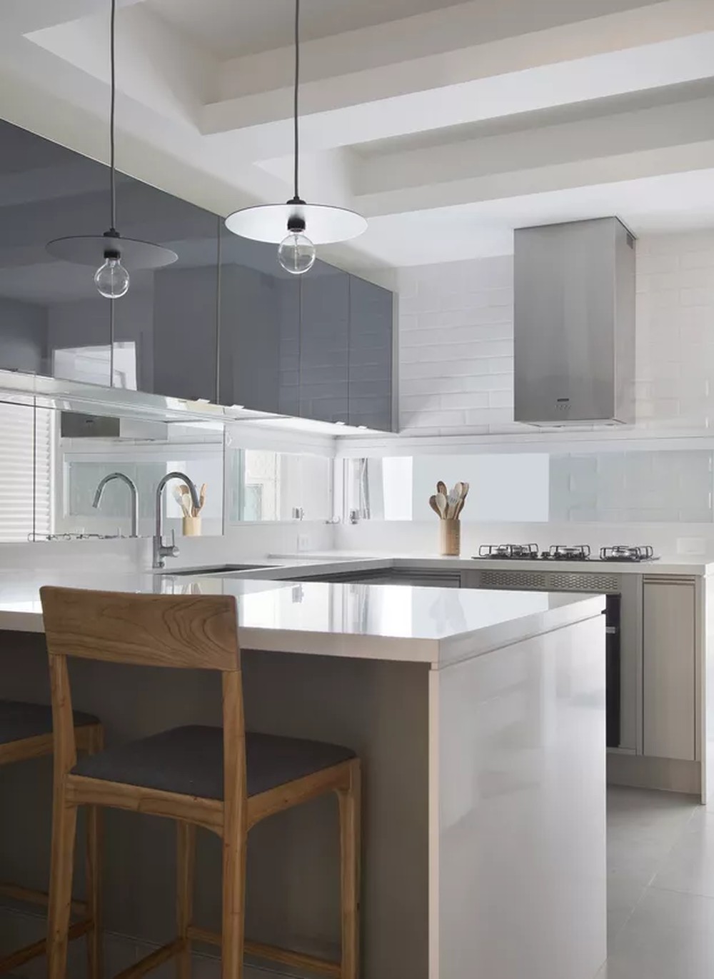 Península na cozinha: 17 projetos bem resolvidos para se inspirar!