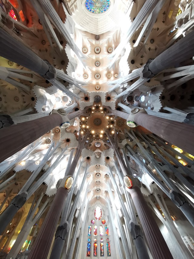 Sagrada Familia towers use high-strength glue and metal for stability