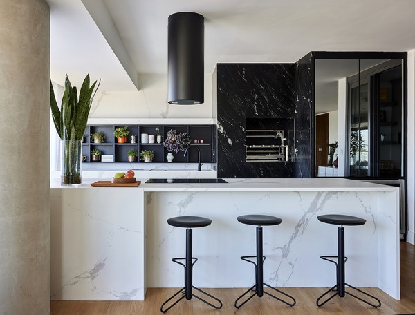 Bancadas de cozinha: 30 projetos repletos de beleza e soluções