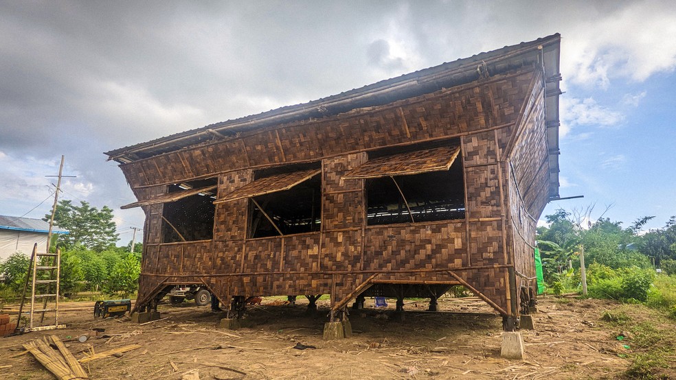 A construção pré-fabricada de bambu pode ser entregue em uma semana a um custo de US$ 1 mil — Foto: Raphaël Ascoli/Divulgação