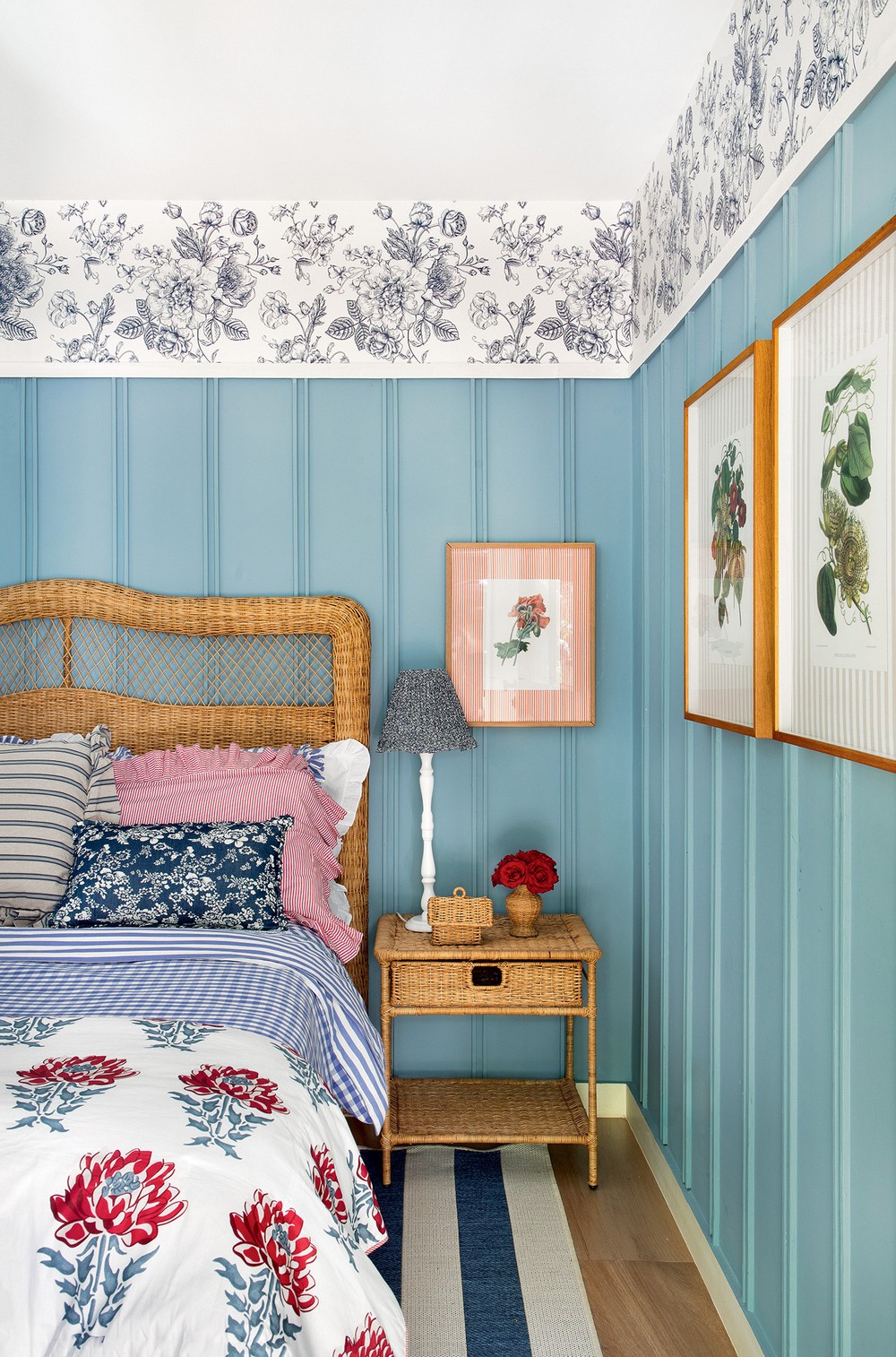 Quarto com boiserie: como usar o elemento + 22 ideias encantadoras para ...