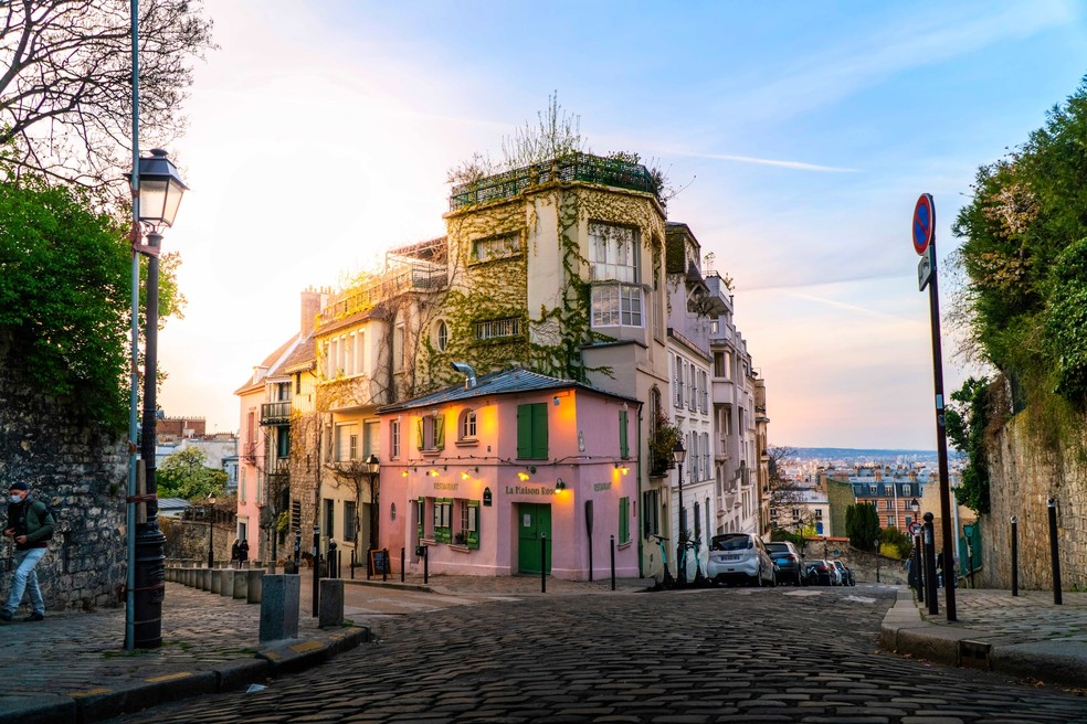 O restaurante Maison Rose é um dos pontos icônicos do charmoso bairro Montmarte  — Foto: Unsplash / Bastien Nvs / Creative Commons