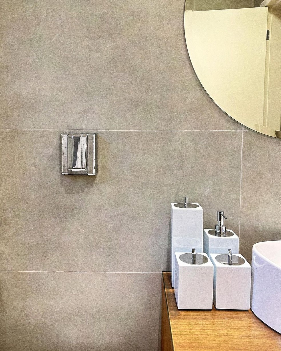 Banheiro da casa nova de Monique Alfradique — Foto: Instagram / Reprodução