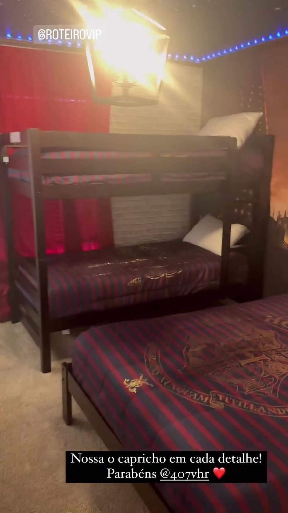 O quarto do Harry Potter tem uma cama de casal e uma beliche — Foto: Instagram / Reprodução
