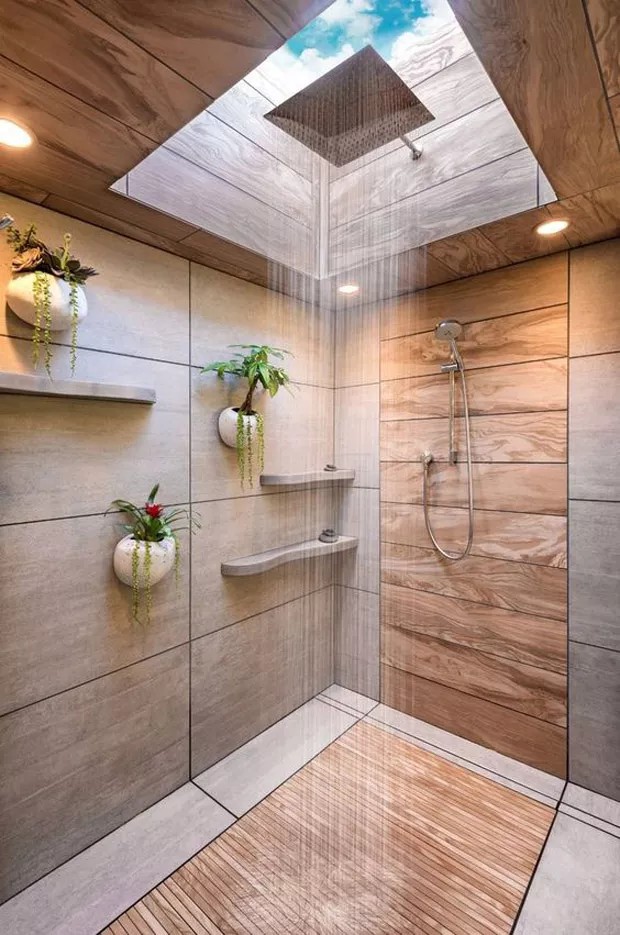 Instalar claraboia no banheiro sem janela é uma ótima opção para ganhar luz natural, mas é preciso que a laje do teto seja livre em cima — Foto: Pinterest / Reprodução