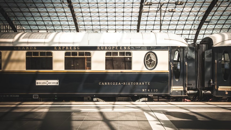 Embarcar para uma viagem curta no Orient Express é um luxo para poucos, que custa a partir de R$ 21 mil — Foto: Belmond / Reprodução