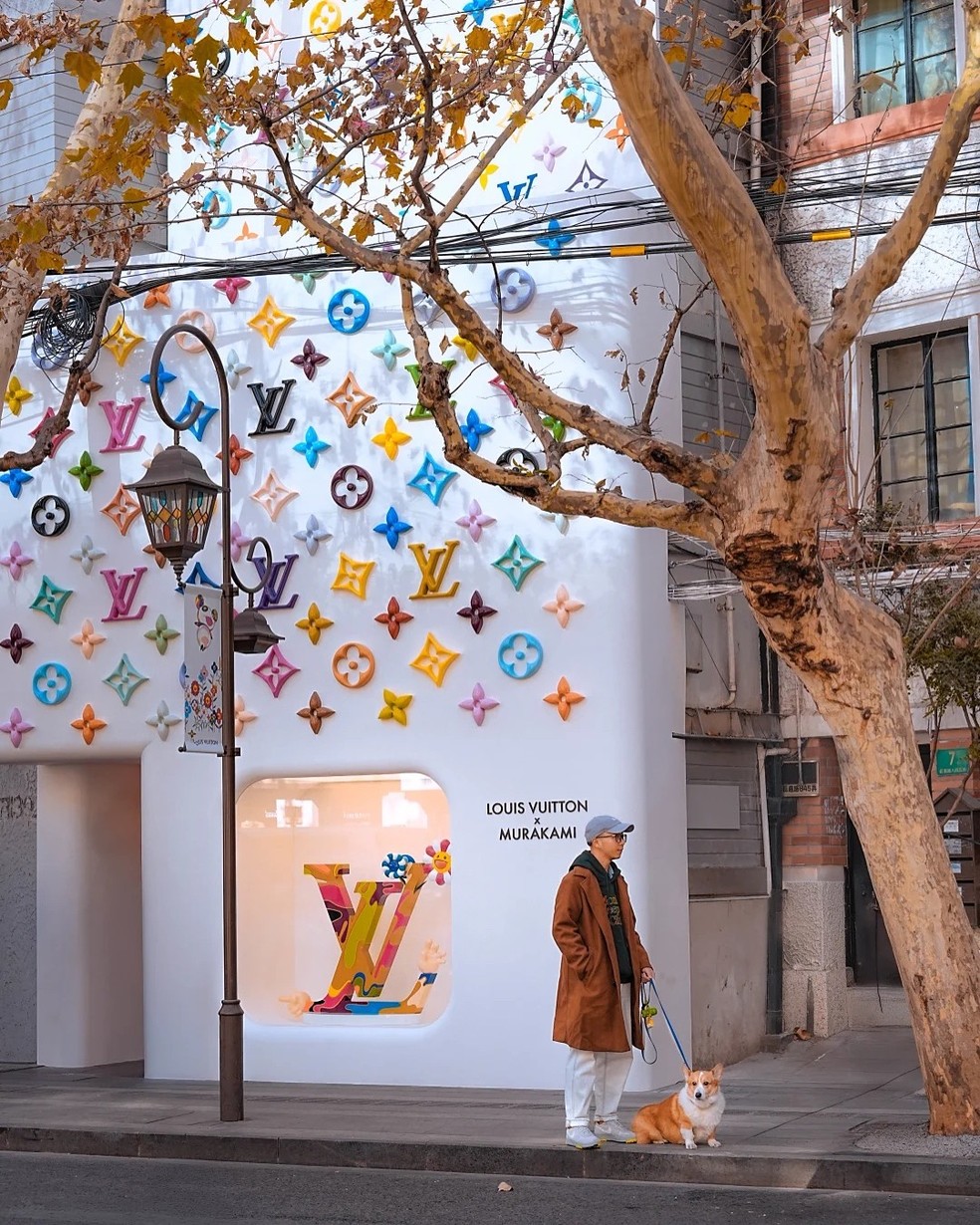 Louis Vuitton e Takashi Murakami celebram parceria longeva com
