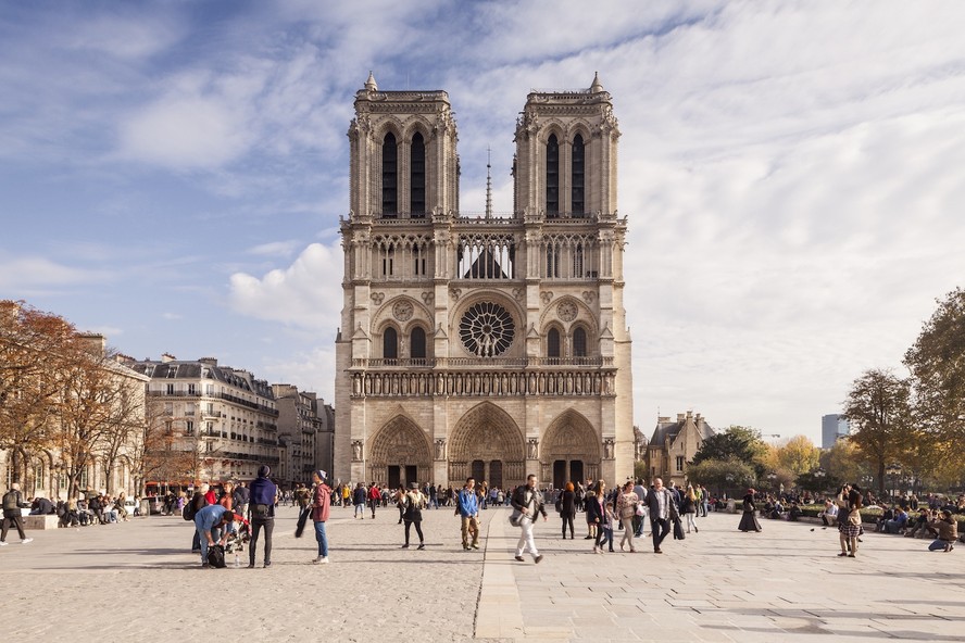 A Catedral de Notre-Dame foi reinaugurada em 7 de dezembro