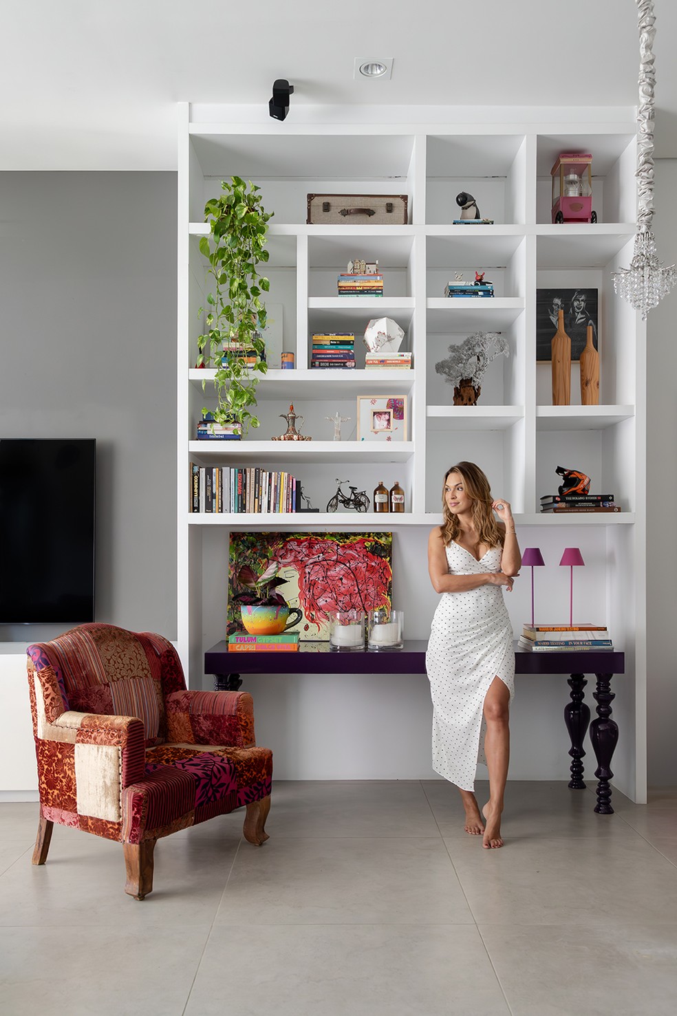 Apê de Talitha Morete no RJ tem decoração repleta de cores, plantas e ...