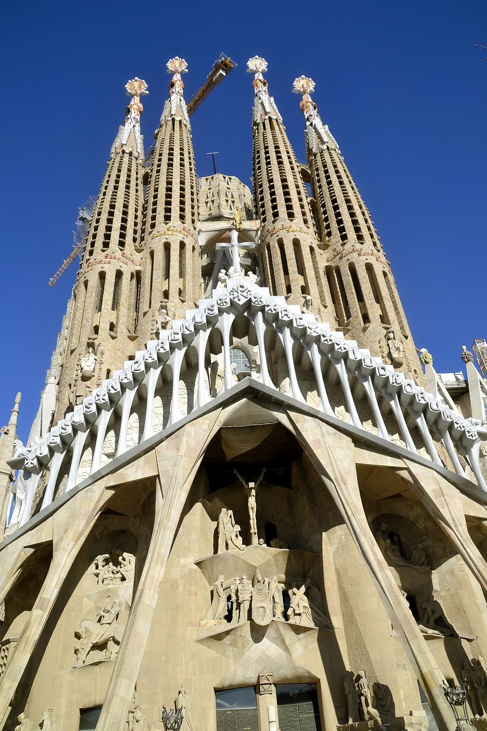 Catedral da Sagrada Família, de Antonio Gaudí, é uma obra ícone do movimento art nouveau — Foto: Wikimedia Commons
