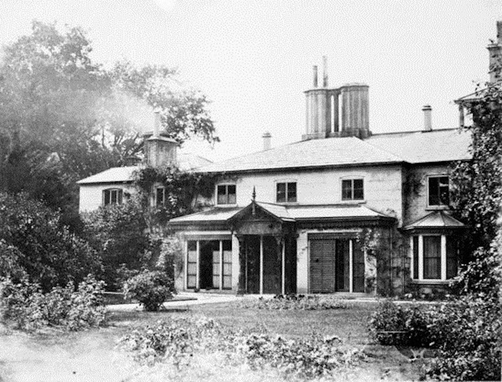 A casa data do século 19, quando servia às filhas da rainha Charlotte — Foto: Wikipedia / Thomas Ingram / Creative Commons