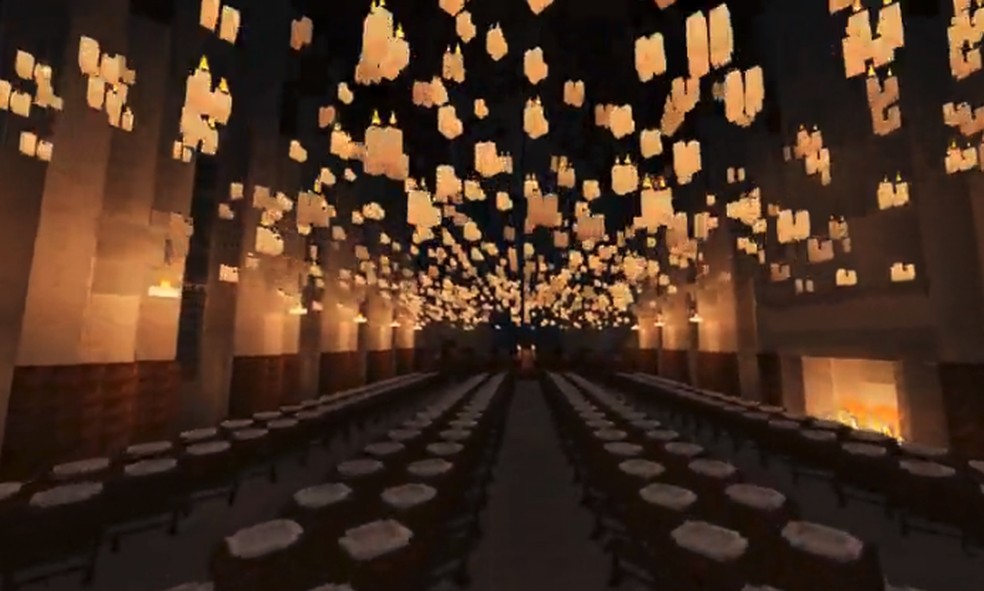 O salão principal traz as velas flutuantes e as mesas enormes de jantar — Foto: Reddit / @ducky_67 / Reprodução