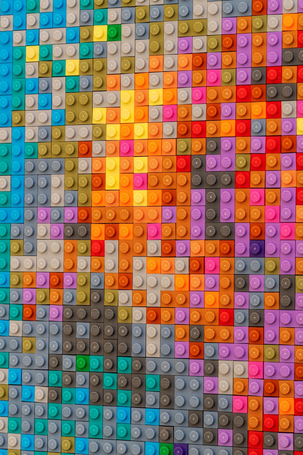 Foram usadas peças de apenas 22 cores diferentes para criar o painel — Foto: Ela Bialkowska / Galleria Continua / Divulgação