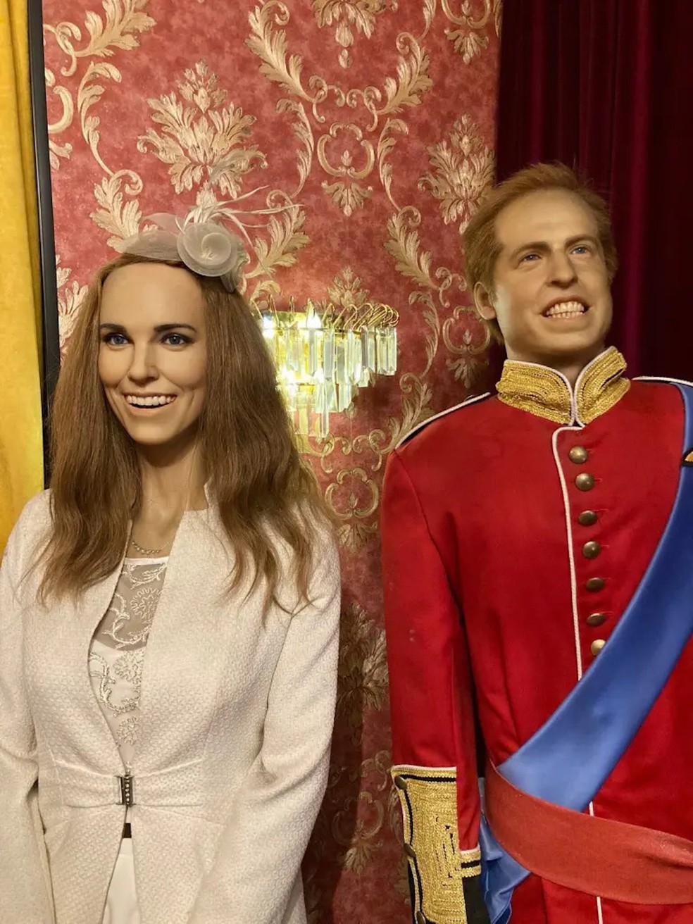 O casal real William e Kate ficou "assustador" em sua versão de cera polonesa — Foto: Jam Press / Reprodução