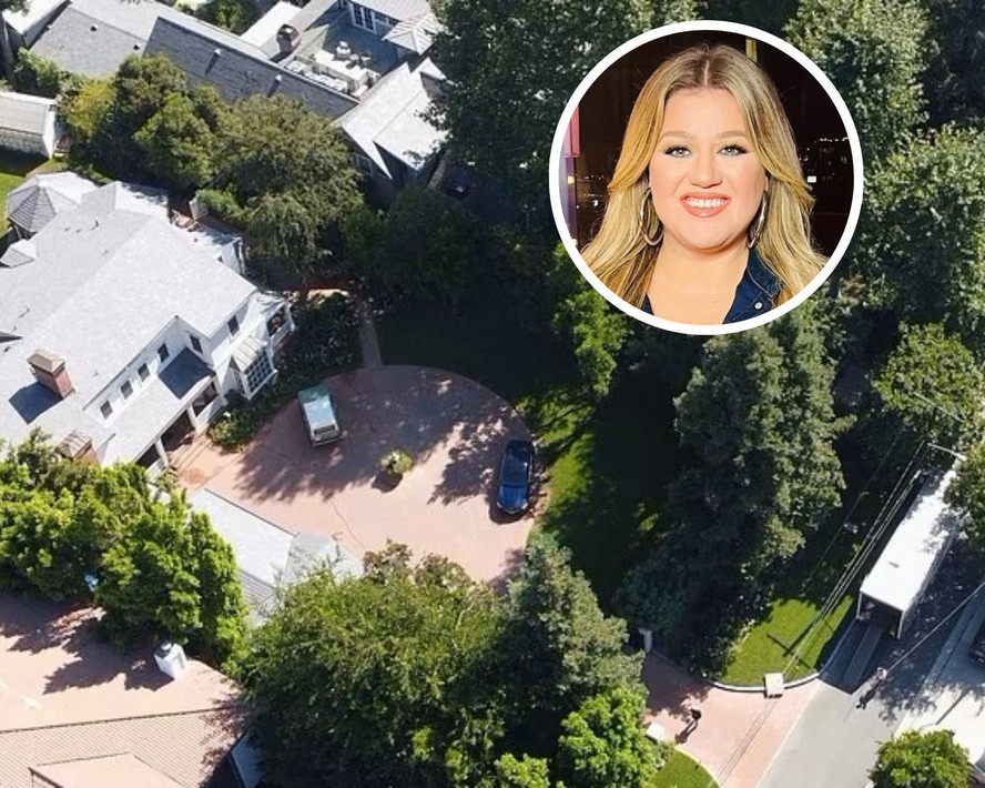 Kelly Clarkson vai morar em Nova York e caminhões de mudança foram vistos na porta da sua mansão