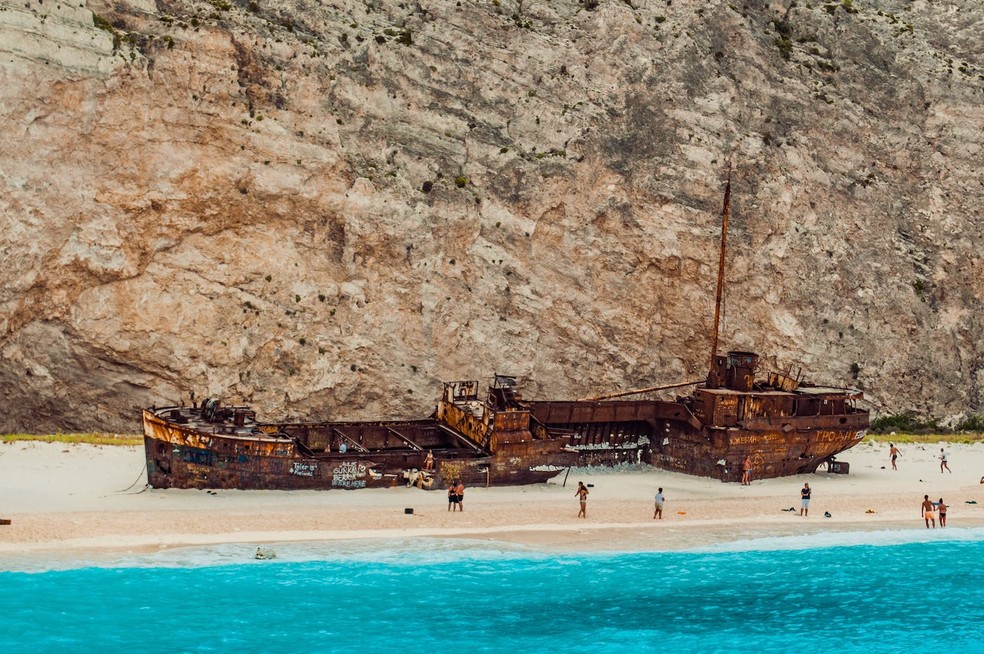 Localizado na ilha grega de Zakynthos, o navio MV Panagiotis naufragou em 1980 — Foto: Pexels /  Hristo Fidanov / Creative Commons