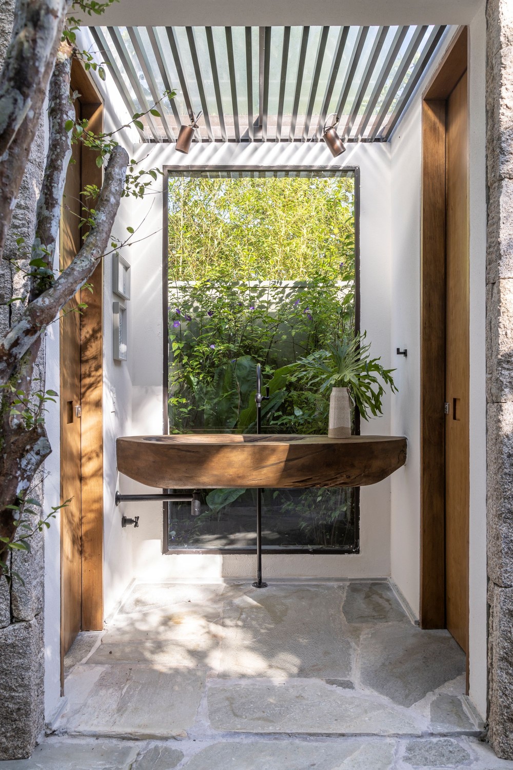 banheiro-r-stico-24-inspira-es-com-materiais-naturais-que-s-o-puro