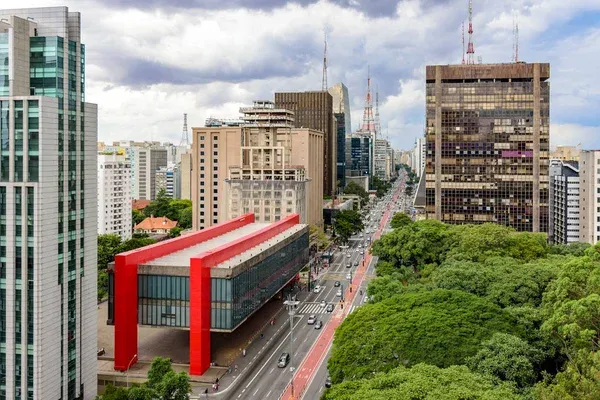 Projeto paisagístico da Avenida Paulista, em São Paulo-SP (1973) — Foto: Deposit Photos / Creative Commons