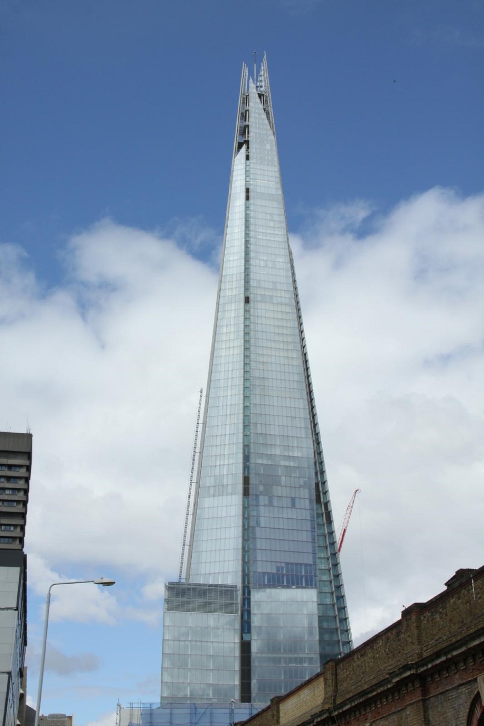 Localizado em Londres, o arranha-céu é considerado um dos mais famosos de Renzo Piano — Foto: Dave Catchpole / Wikimedia Commons