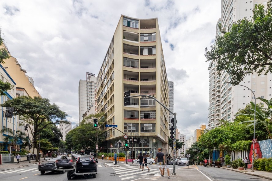 Considerado uma joia modernista da arquitetura paulistana, o Edifício Virgínia foi abandonado ao longo dos anos e está atualmente em processo de retrofit