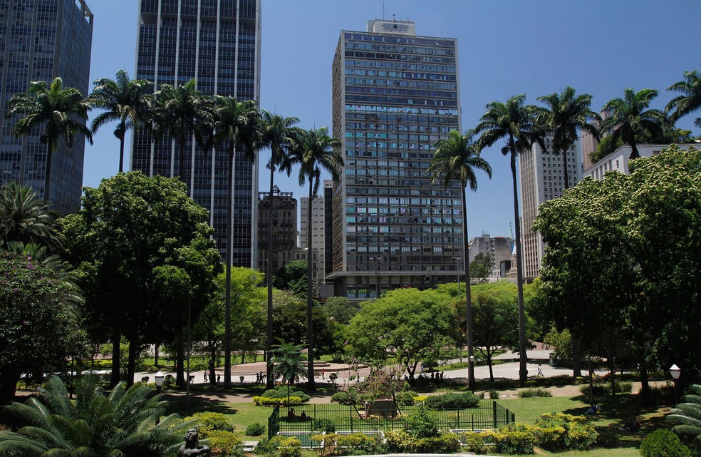 O Vale do Anhangabaú passou por uma revitalização em 1981, com projeto paisagística de Rosa Kliass — Foto: Prefeitura de São Paulo / Divulgação