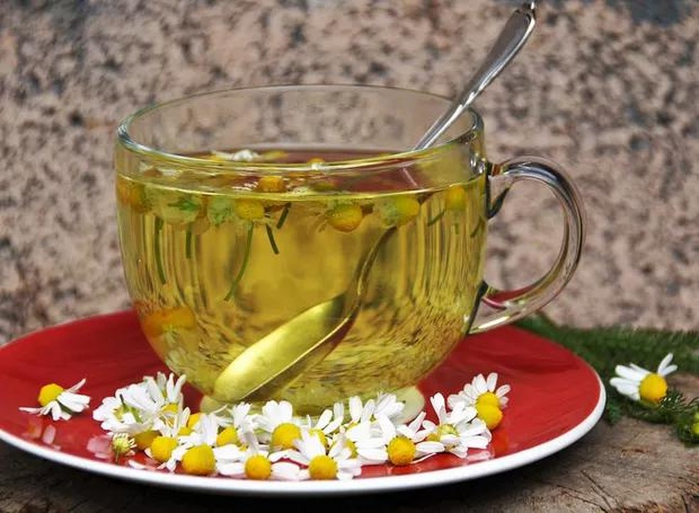 Aqueça sua noite com um chá de camomila e de alecrim (Foto: Pixabay / Creative Commons) — Foto: Casa e Jardim
