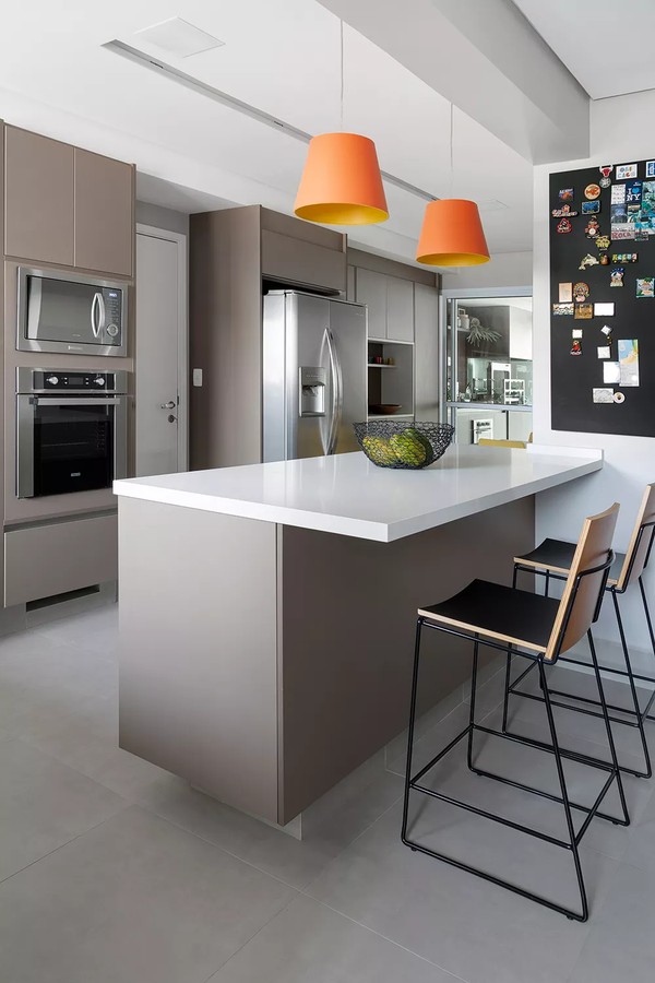 Península na cozinha: 17 projetos bem resolvidos para se inspirar!