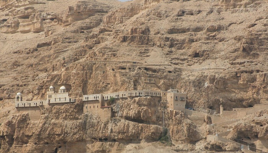 Mosteiro da Tentação, na montanha Karantal em Jericó