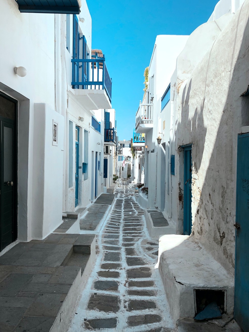 Mykonos, na Grécia, é um cartão-postal do país e tem a arquitetura branca e azul icônica do local — Foto: Pexels / Alfie Sta / Creative Commons
