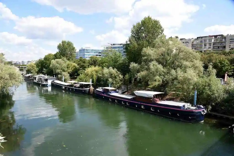 A mansão que Messi alugou em Paris tem dois andares e 300 m² — Foto: Apaydin A/Andia/Universal Images Group/Getty Images/Reprodução