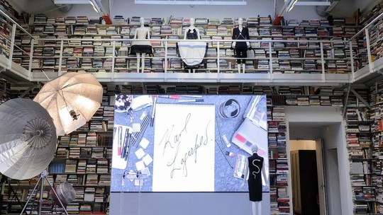 Biblioteca e livraria parisiense de Karl Lagerfeld tem mais de 33 mil livros Biblioteca e livraria parisiense de Karl Lagerfeld tem mais de 33 mil livros