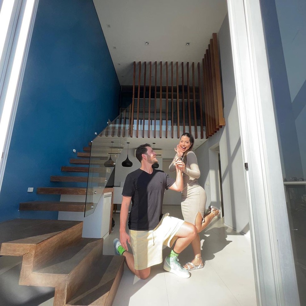 Laís Caldas e Gustavo Marsengo divulgaram a mudança para novo apartamento em São Paulo no mês passado — Foto: Instagram / Reprodução