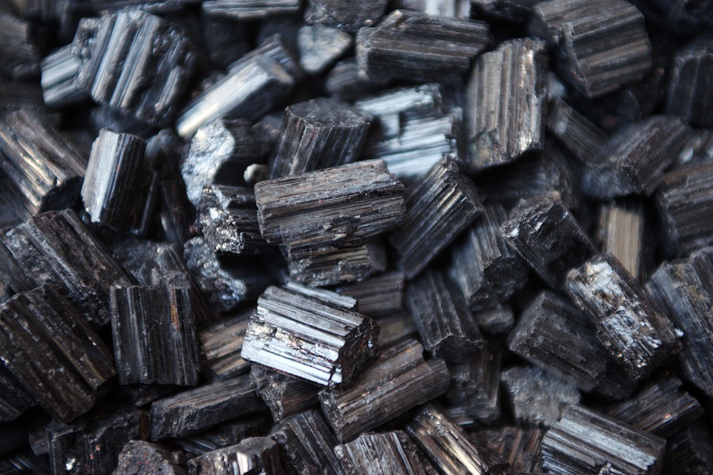 Turmalina negra: os seus benefícios e como usar a pedra em casa