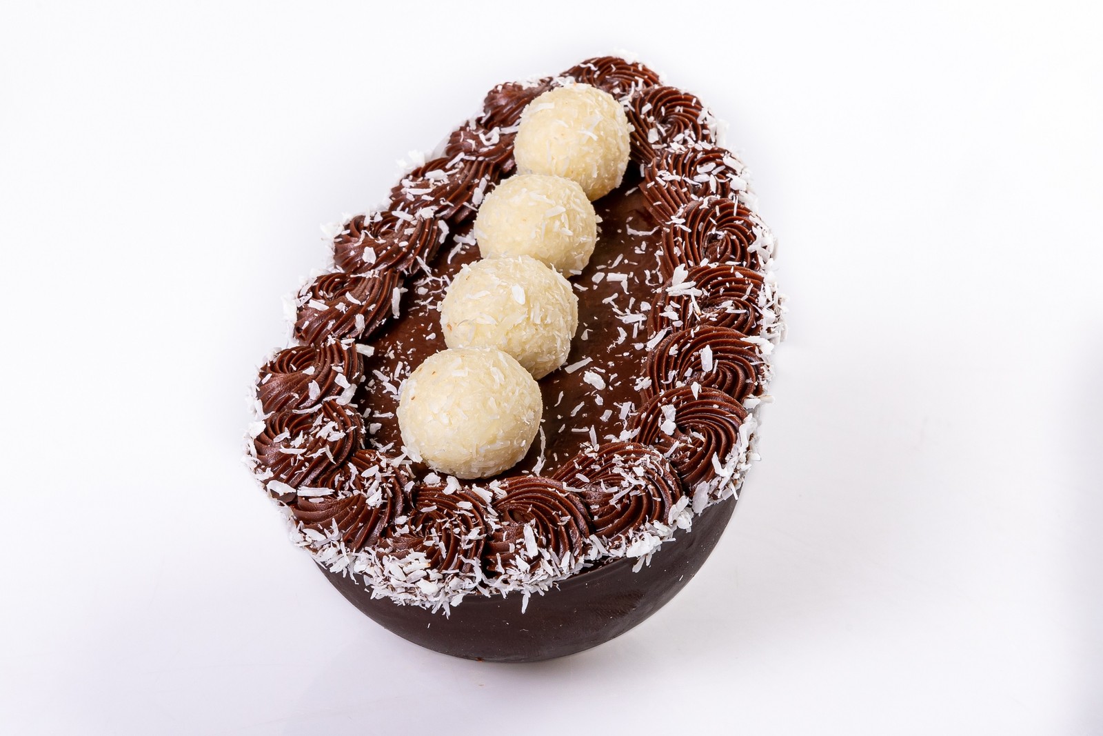 Extra | Meio Ovo Prestígio, com chocolate meio amargo, bolo de chocolate, recheio de coco e mousse de coco. (400 g). R$ 39,90 — Foto: Divulgação