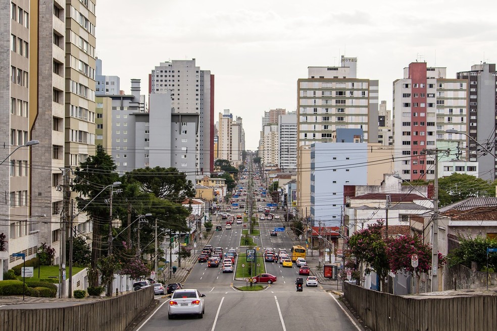 A transição da rede aérea para a fiação subterrânea na Avenida Visconde de Guarapuava é um dos grandes projetos de revitalização e modernização urbana da capital paranaense — Foto: Needpix.com/Creative Commons