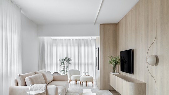 Arquiteta projeta o próprio apartamento para criar refúgio minimalista