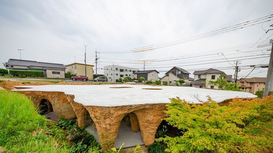 Casa e restaurante ficam escondidos abaixo do nível do solo no Japão