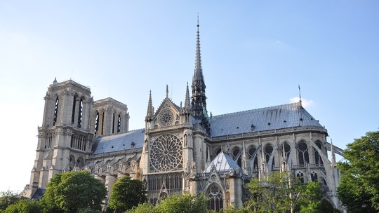 Autoridades francesas investigam venda de vitrais da Catedral de Notre Dame após denúncia de roubos