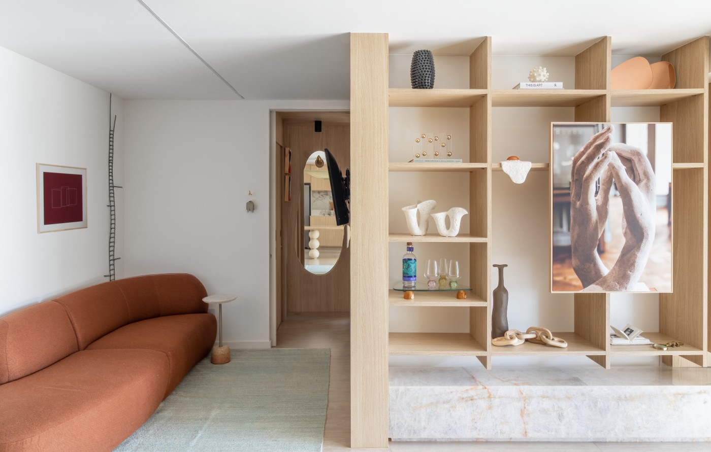 Reforma de apartamento reflete personalidade de designer de moda