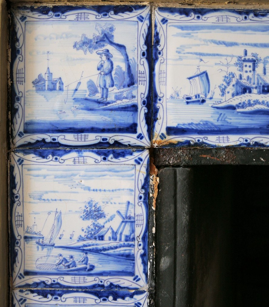 Os azulejos brancos e azuis são considerados um elemento raro