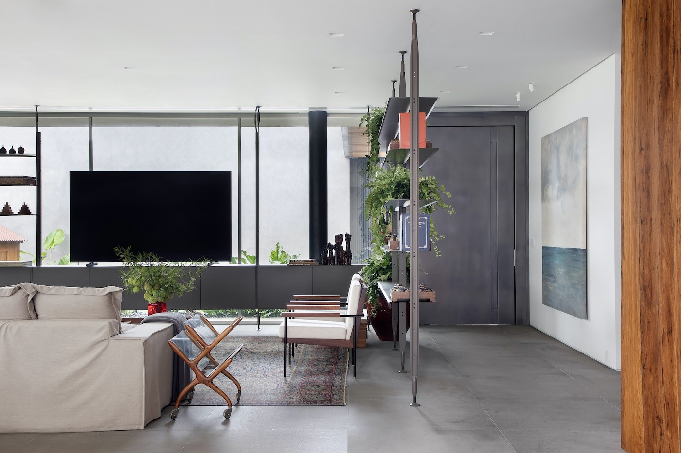 Memórias de uma vida viram base para decoração de casa contemporânea