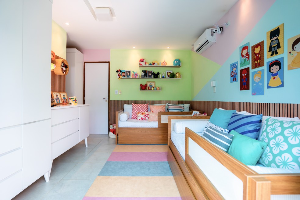 O quarto de Luísa e Eduardo é bem colorido e reflete a personalidade das crianças — Foto: José Rodrigues (@joserodrigues.zf)