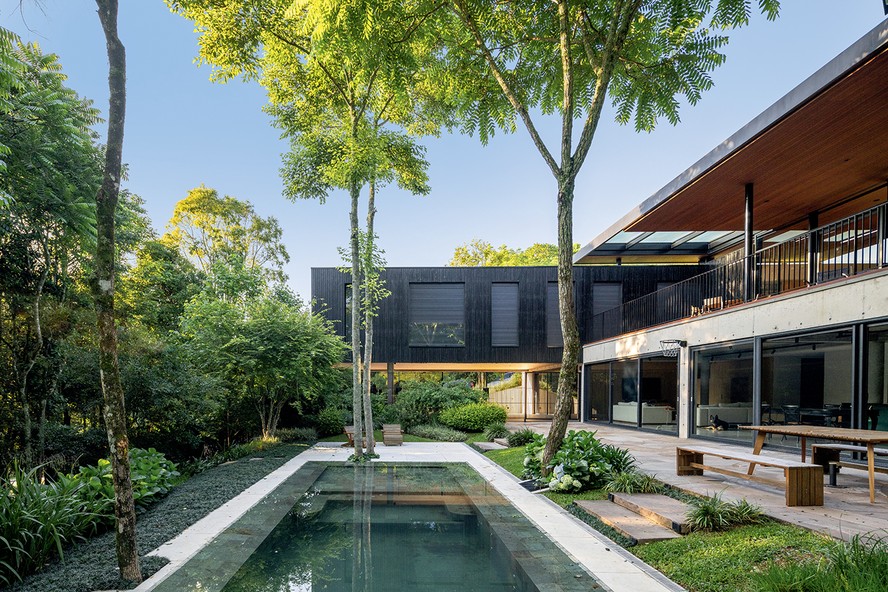 ART2　「ネイチャーS」　インテリアコーディネート Casa na Serra Gaúcha adota climatização com referências canadenses