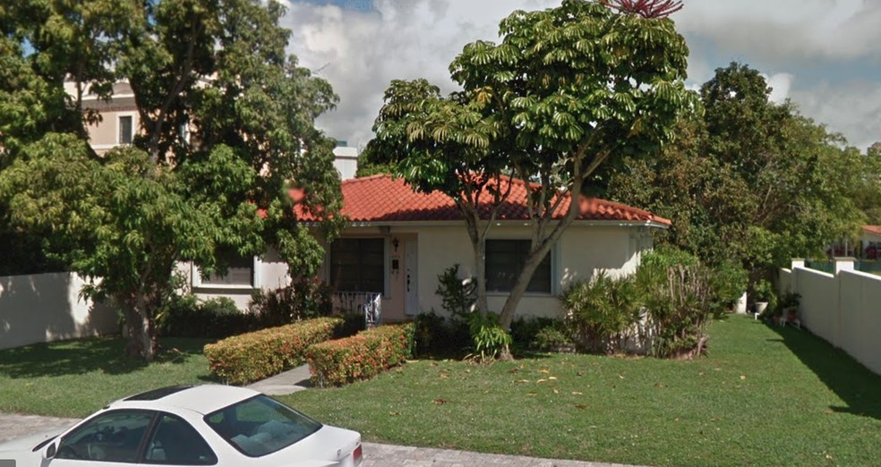 A casa de Orlando Capote é a última de um bairro que, antes, fora repleto de residências térreas — Foto: Google Maps / Reprodução