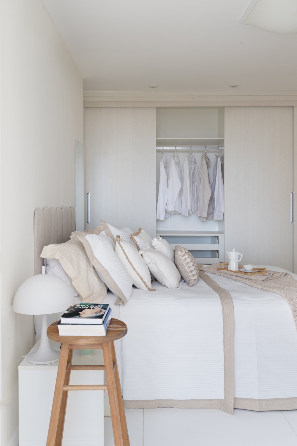 Quarto minimalista: 28 projetos com boas ideias de cores e materiais suaves