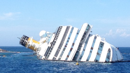 Vídeo viraliza ao mostrar cenas do naufrágio do navio Costa Concordia; internautas assimilam ao Titanic, veja!