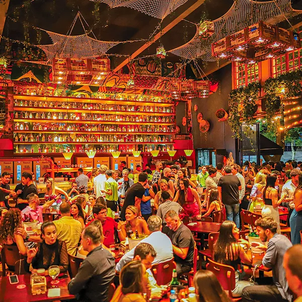 Copa do Mundo: bares e restaurantes da Barra oferecem promoções e